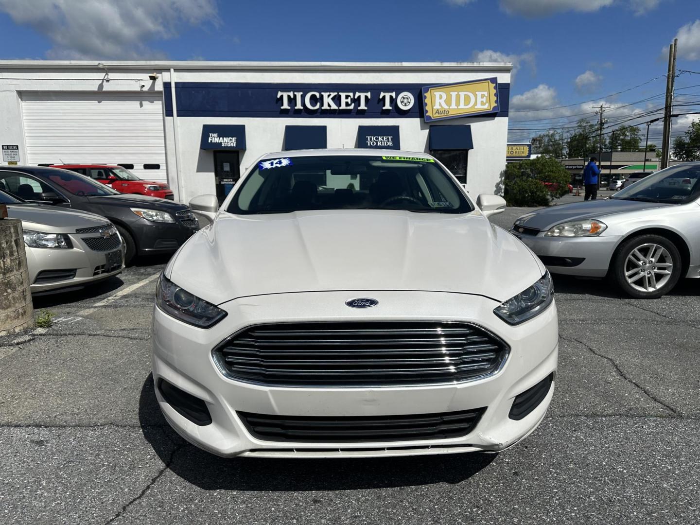 2014 WHITE Ford Fusion SE (1FA6P0H77E5) with an 2.5L L4 DOHC 16V engine, located at 1254 Manheim Pike, Lancaster, PA, 17601, (717) 393-9133, 40.062870, -76.323273 - Photo#1