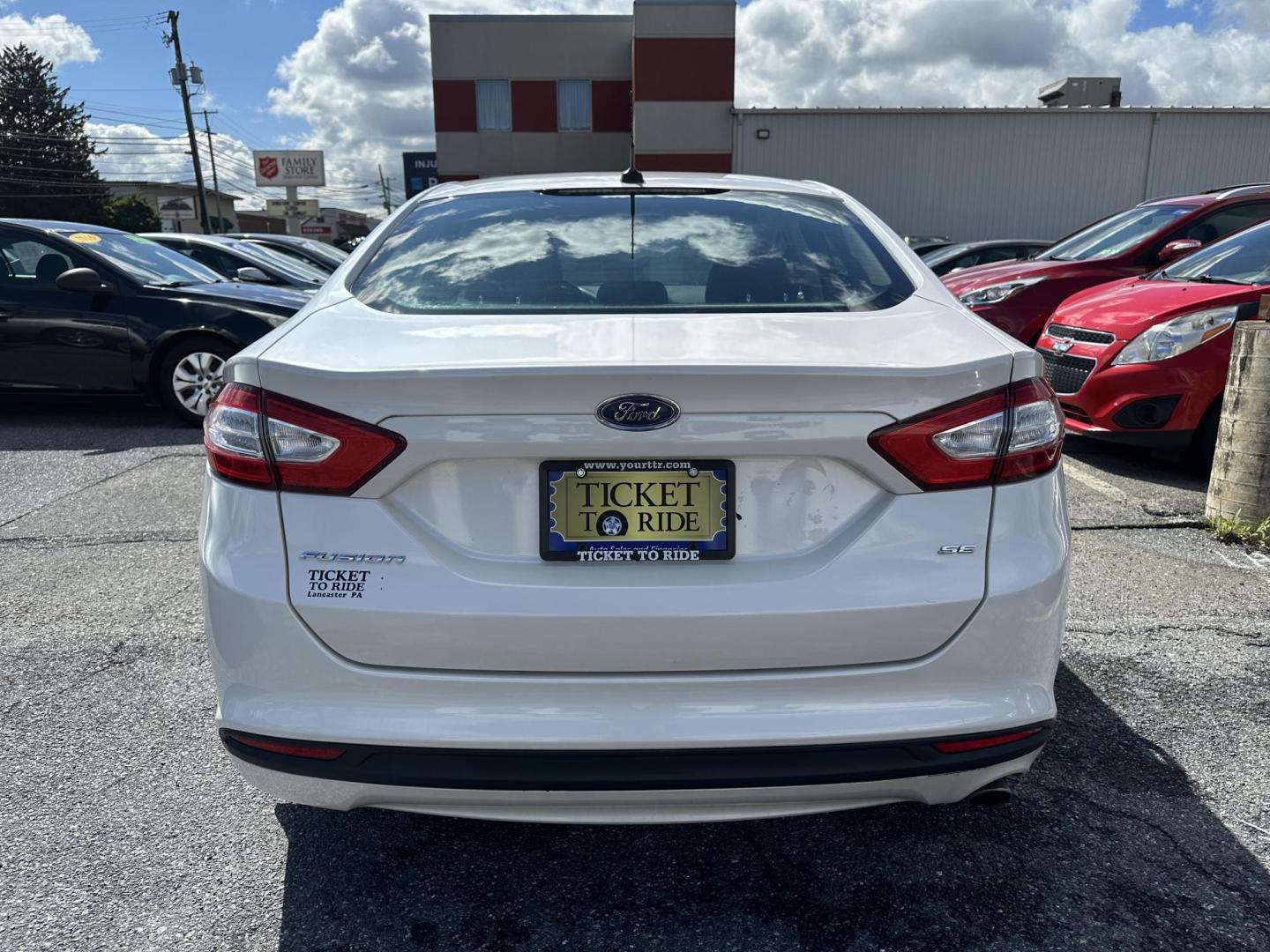 2014 WHITE Ford Fusion SE (1FA6P0H77E5) with an 2.5L L4 DOHC 16V engine, located at 1254 Manheim Pike, Lancaster, PA, 17601, (717) 393-9133, 40.062870, -76.323273 - Photo#3