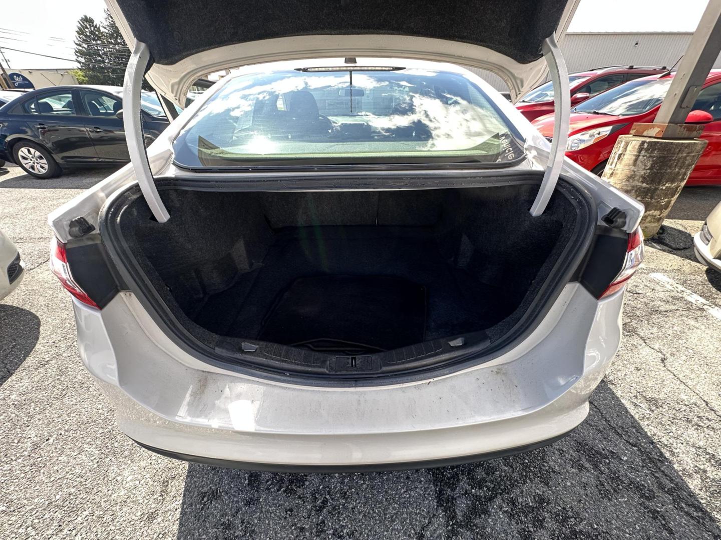 2014 WHITE Ford Fusion SE (1FA6P0H77E5) with an 2.5L L4 DOHC 16V engine, located at 1254 Manheim Pike, Lancaster, PA, 17601, (717) 393-9133, 40.062870, -76.323273 - Photo#9