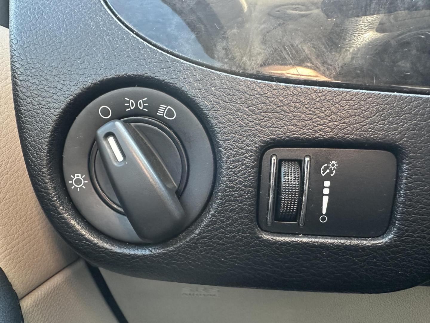 2014 GRAY Dodge Grand Caravan SE (2C4RDGBG8ER) with an 3.6L V6 DOHC 24V engine, 6-Speed Automatic transmission, located at 1254 Manheim Pike, Lancaster, PA, 17601, (717) 393-9133, 40.062870, -76.323273 - Photo#17