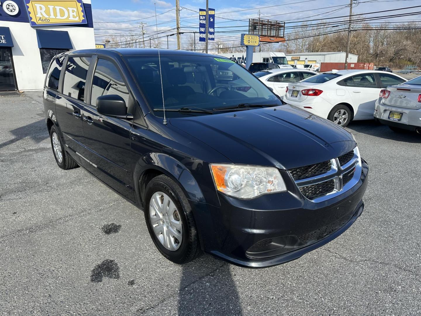 2014 GRAY Dodge Grand Caravan SE (2C4RDGBG8ER) with an 3.6L V6 DOHC 24V engine, 6-Speed Automatic transmission, located at 1254 Manheim Pike, Lancaster, PA, 17601, (717) 393-9133, 40.062870, -76.323273 - Photo#2