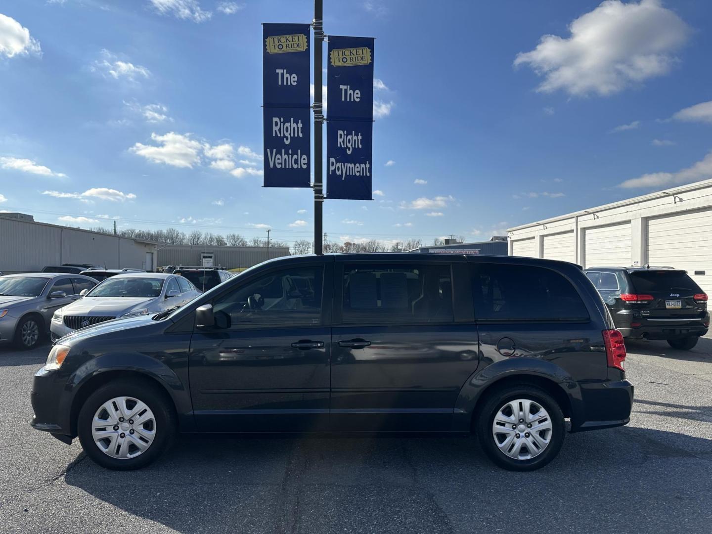 2014 GRAY Dodge Grand Caravan SE (2C4RDGBG8ER) with an 3.6L V6 DOHC 24V engine, 6-Speed Automatic transmission, located at 1254 Manheim Pike, Lancaster, PA, 17601, (717) 393-9133, 40.062870, -76.323273 - Photo#3