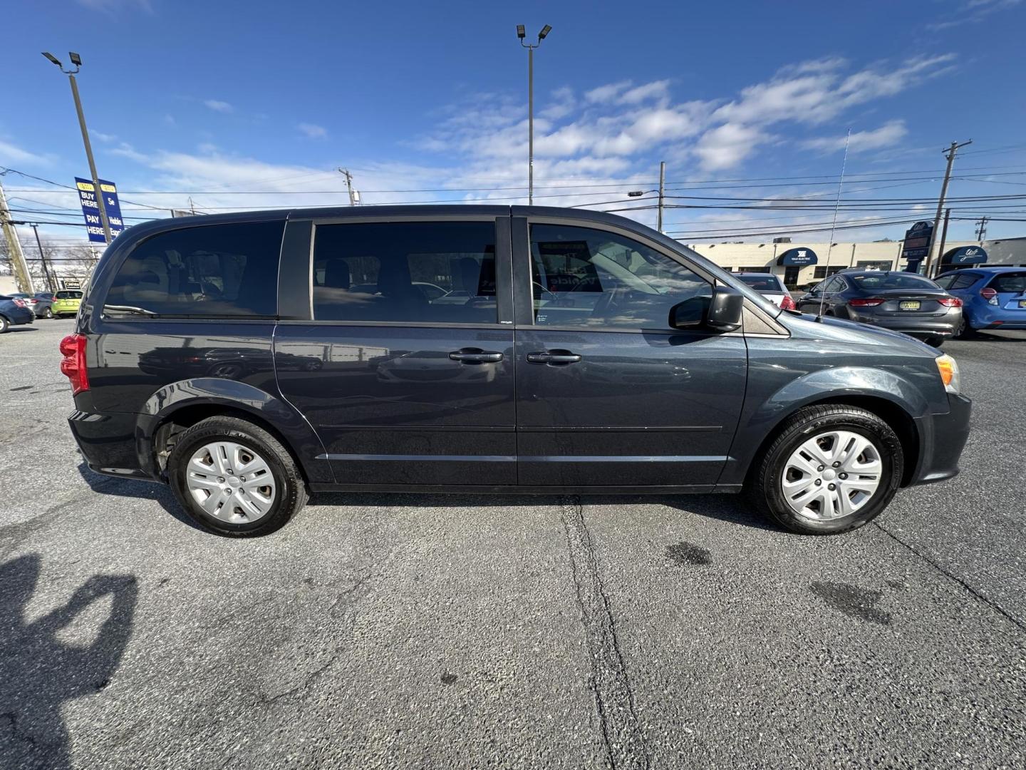 2014 GRAY Dodge Grand Caravan SE (2C4RDGBG8ER) with an 3.6L V6 DOHC 24V engine, 6-Speed Automatic transmission, located at 1254 Manheim Pike, Lancaster, PA, 17601, (717) 393-9133, 40.062870, -76.323273 - Photo#4