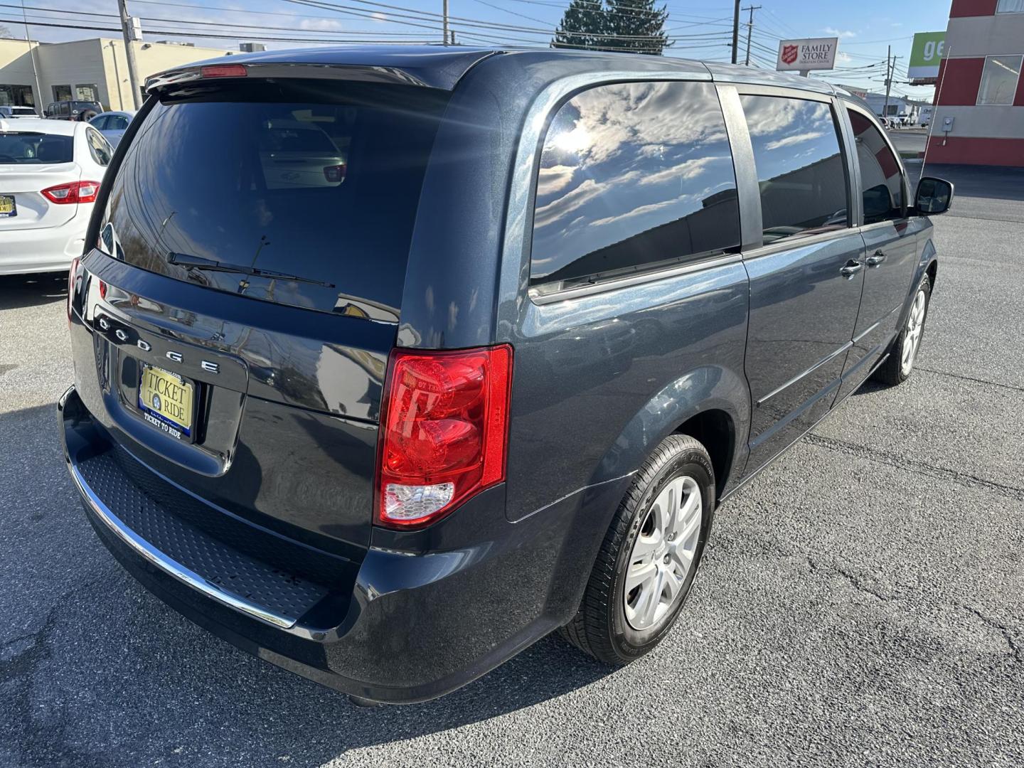 2014 GRAY Dodge Grand Caravan SE (2C4RDGBG8ER) with an 3.6L V6 DOHC 24V engine, 6-Speed Automatic transmission, located at 1254 Manheim Pike, Lancaster, PA, 17601, (717) 393-9133, 40.062870, -76.323273 - Photo#5