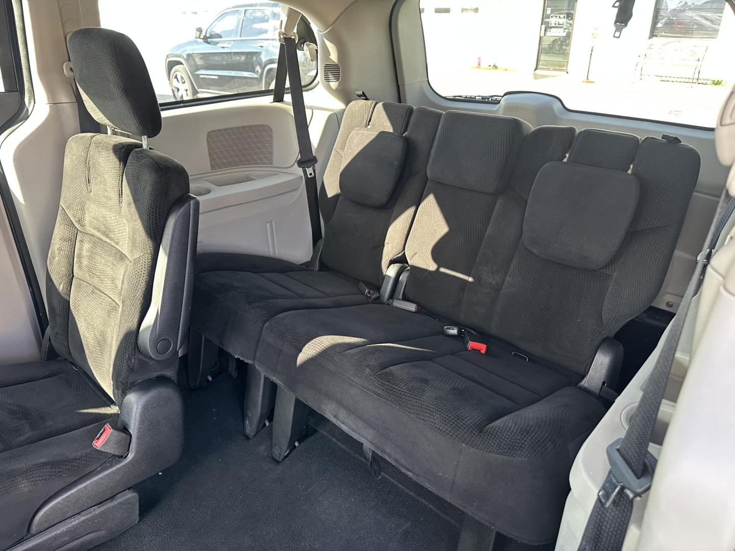 2014 GRAY Dodge Grand Caravan SE (2C4RDGBG8ER) with an 3.6L V6 DOHC 24V engine, 6-Speed Automatic transmission, located at 1254 Manheim Pike, Lancaster, PA, 17601, (717) 393-9133, 40.062870, -76.323273 - Photo#7