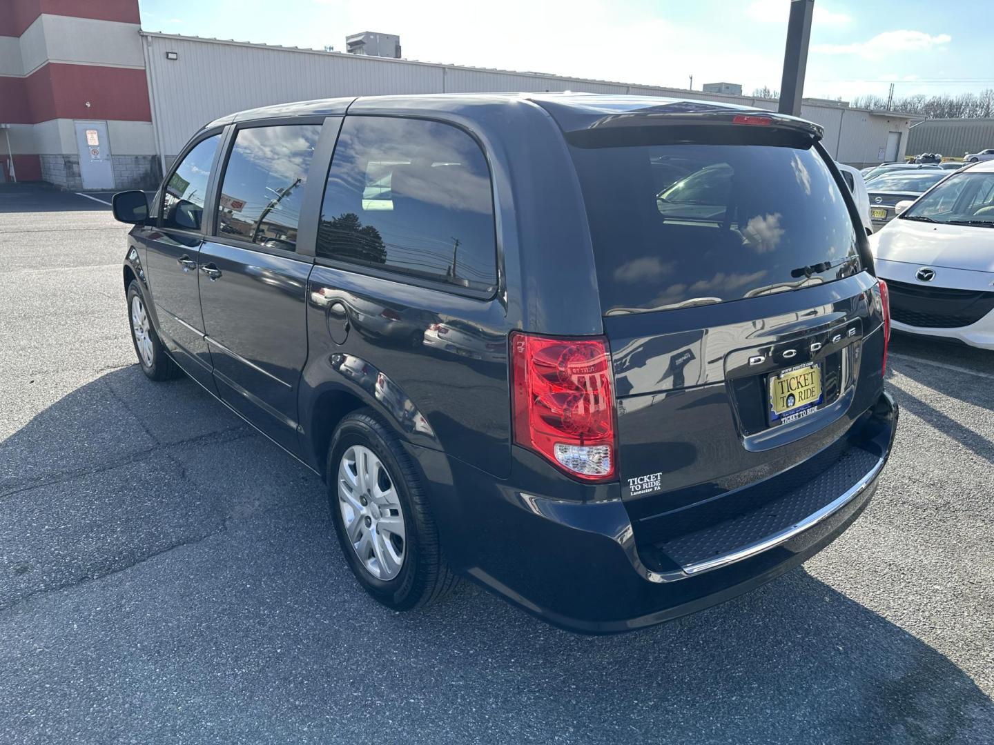2014 GRAY Dodge Grand Caravan SE (2C4RDGBG8ER) with an 3.6L V6 DOHC 24V engine, 6-Speed Automatic transmission, located at 1254 Manheim Pike, Lancaster, PA, 17601, (717) 393-9133, 40.062870, -76.323273 - Photo#8