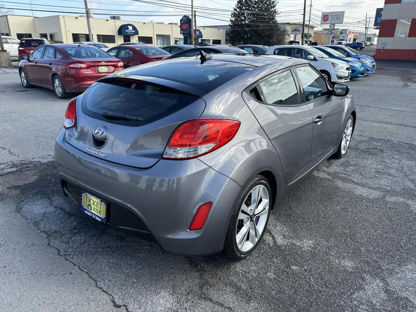 2016 GRAY Hyundai Veloster Base 6MT (KMHTC6AD6GU) with an 1.6L L4 DOHC 16V engine, 6-Speed Manual transmission, located at 1254 Manheim Pike, Lancaster, PA, 17601, (717) 393-9133, 40.062870, -76.323273 - Photo#4