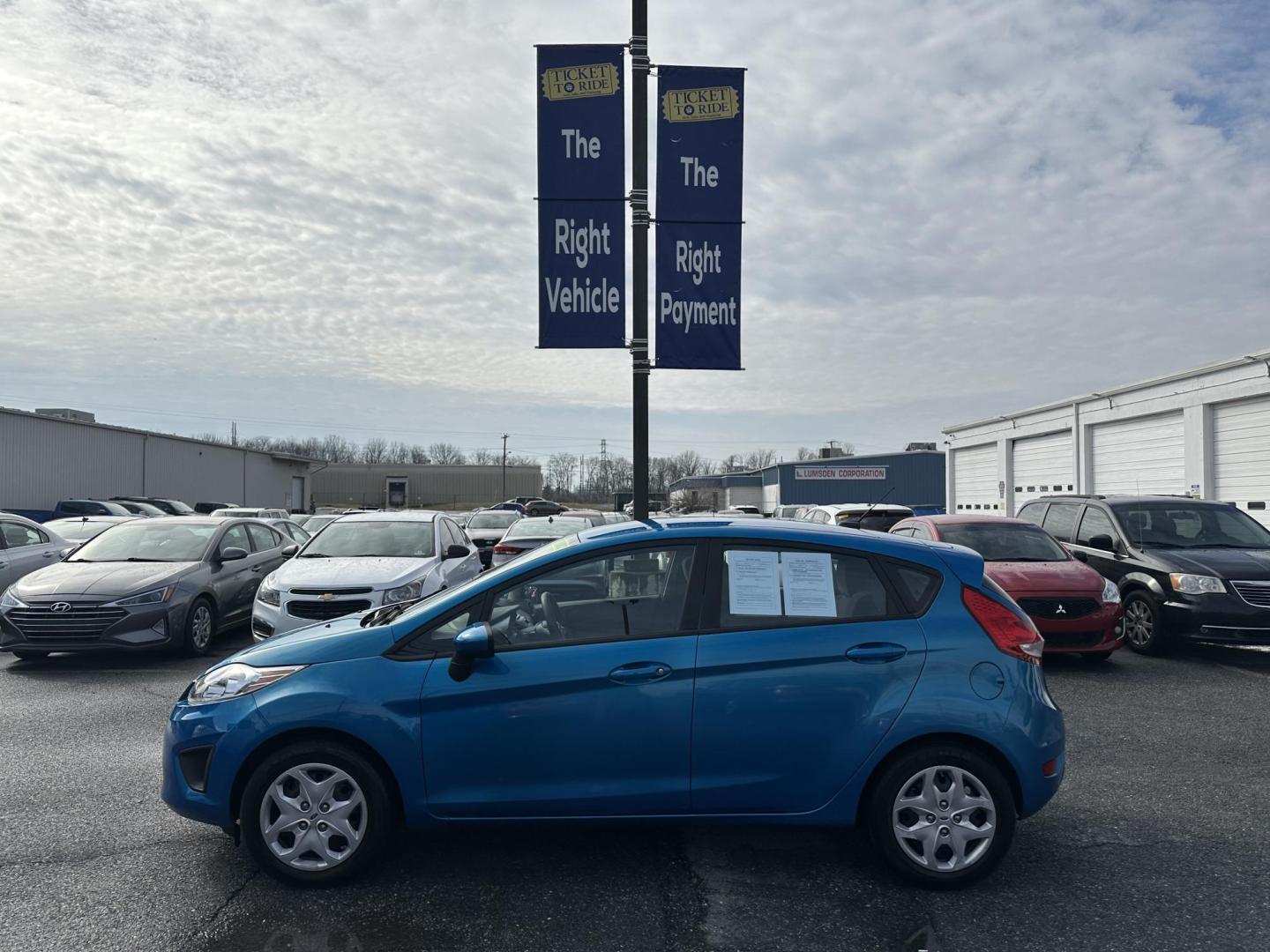 2012 BLUE* Ford Fiesta SE Hatchback (3FADP4EJ3CM) with an 1.6L L4 DOHC 16V engine, located at 1254 Manheim Pike, Lancaster, PA, 17601, (717) 393-9133, 40.062870, -76.323273 - Photo#6