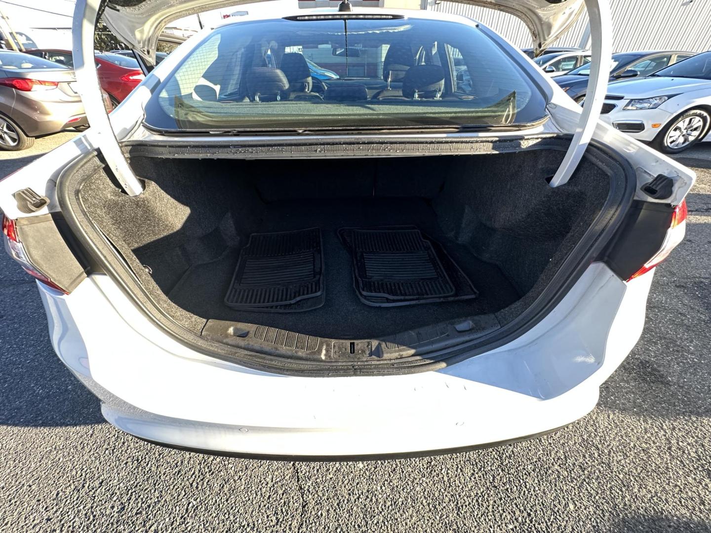 2014 WHITE Ford Fusion SE (1FA6P0H72E5) with an 2.5L L4 DOHC 16V engine, located at 1254 Manheim Pike, Lancaster, PA, 17601, (717) 393-9133, 40.062870, -76.323273 - Photo#11
