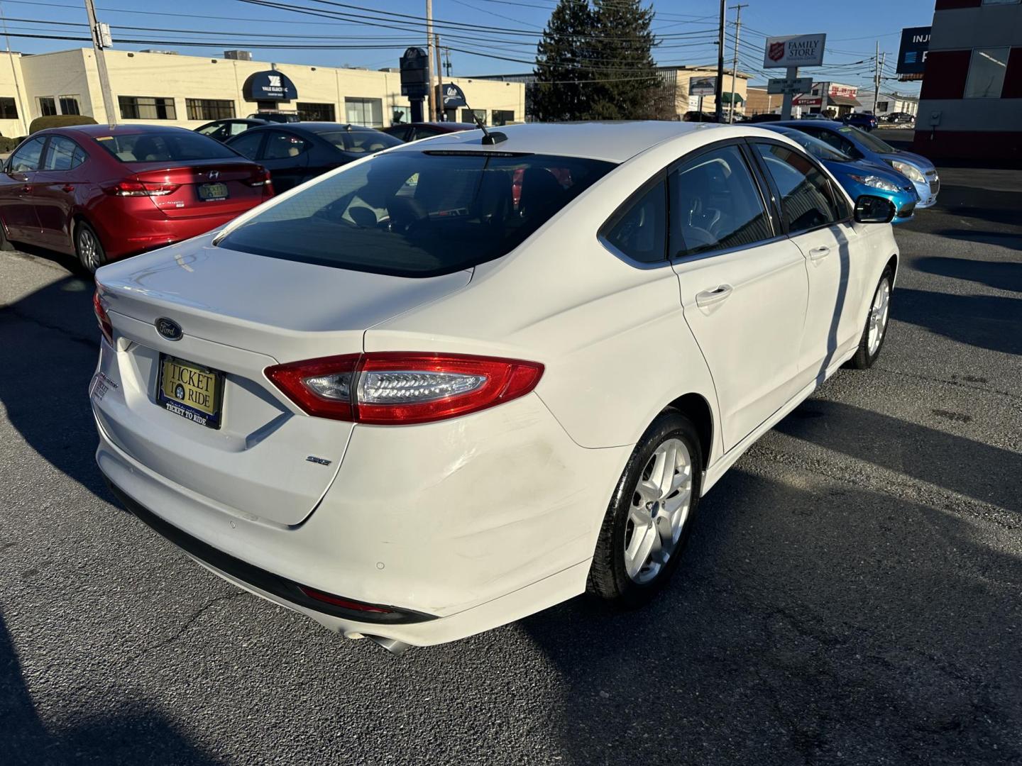 2014 WHITE Ford Fusion SE (1FA6P0H72E5) with an 2.5L L4 DOHC 16V engine, located at 1254 Manheim Pike, Lancaster, PA, 17601, (717) 393-9133, 40.062870, -76.323273 - Photo#4