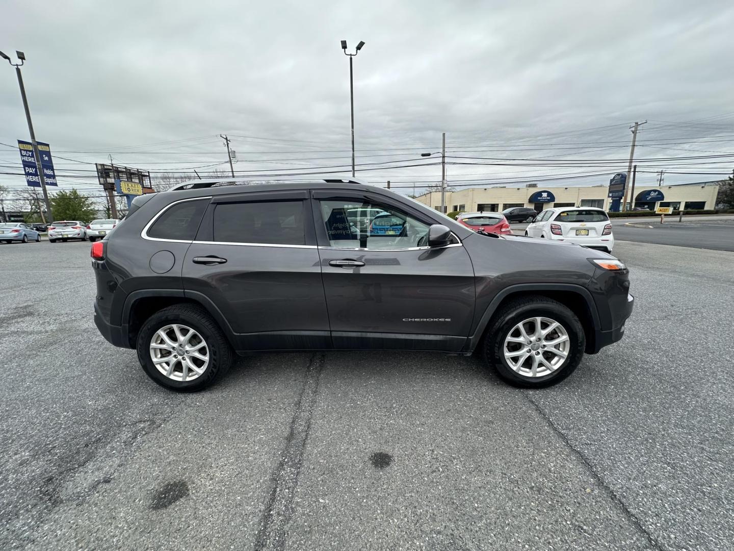2015 DARK GRAY Jeep Cherokee Latitude 4WD (1C4PJMCSXFW) with an 3.2L V6 DOHC 24V engine, 9-Speed Automatic transmission, located at 1254 Manheim Pike, Lancaster, PA, 17601, (717) 393-9133, 40.062870, -76.323273 - Photo#3