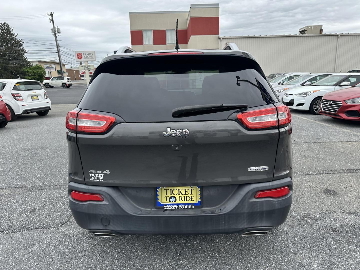 2015 DARK GRAY Jeep Cherokee Latitude 4WD (1C4PJMCSXFW) with an 3.2L V6 DOHC 24V engine, 9-Speed Automatic transmission, located at 1254 Manheim Pike, Lancaster, PA, 17601, (717) 393-9133, 40.062870, -76.323273 - Photo#5