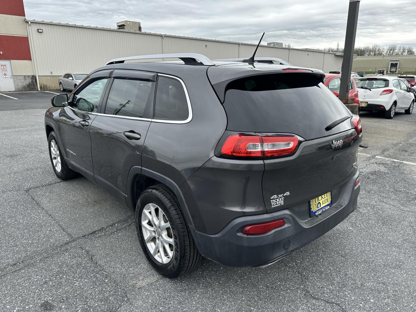 2015 DARK GRAY Jeep Cherokee Latitude 4WD (1C4PJMCSXFW) with an 3.2L V6 DOHC 24V engine, 9-Speed Automatic transmission, located at 1254 Manheim Pike, Lancaster, PA, 17601, (717) 393-9133, 40.062870, -76.323273 - Photo#6