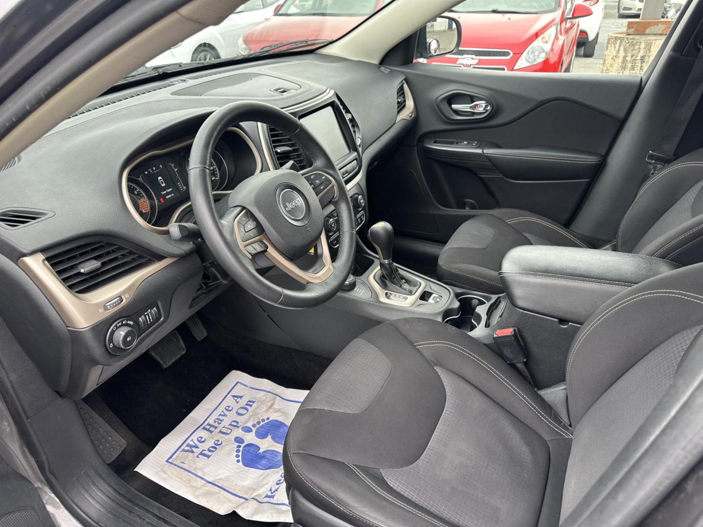 2015 DARK GRAY Jeep Cherokee Latitude 4WD (1C4PJMCSXFW) with an 3.2L V6 DOHC 24V engine, 9-Speed Automatic transmission, located at 1254 Manheim Pike, Lancaster, PA, 17601, (717) 393-9133, 40.062870, -76.323273 - Photo#8