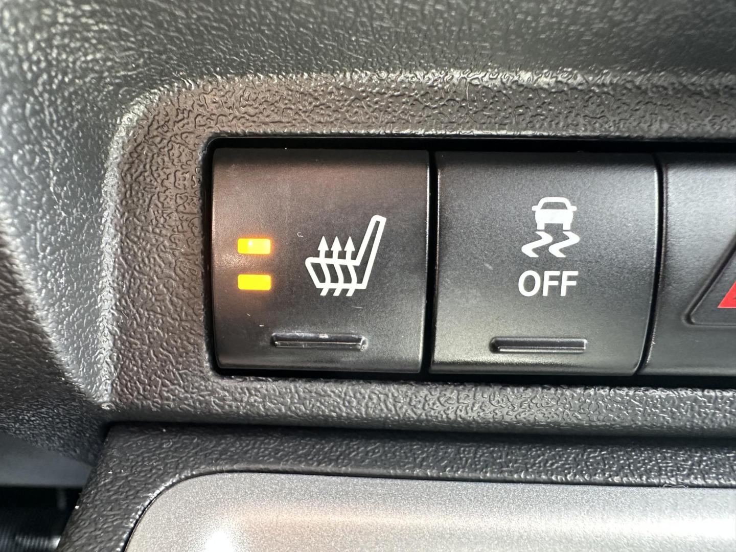 2015 BLACK Jeep Compass Latitude 4WD (1C4NJDEB8FD) with an 2.4L L4 DOHC 16V engine, Continuously Variable Transmission transmission, located at 1254 Manheim Pike, Lancaster, PA, 17601, (717) 393-9133, 40.062870, -76.323273 - Photo#17