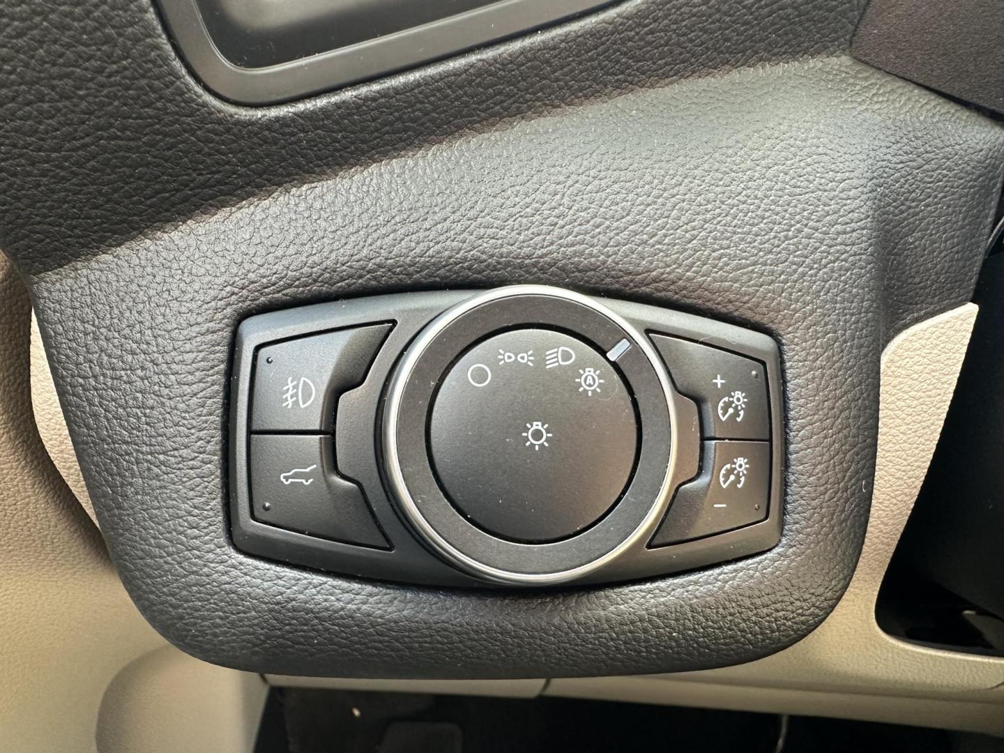 2017 WHITE Ford Escape SE FWD (1FMCU0GD0HU) with an 1.5L L4 DOHC 16V engine, 6A transmission, located at 1254 Manheim Pike, Lancaster, PA, 17601, (717) 393-9133, 40.062870, -76.323273 - Photo#14