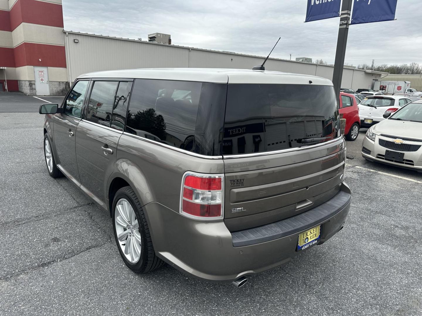 2013 GOLD Ford Flex SEL AWD (2FMHK6C86DB) with an 3.5L V6 DOHC 24V engine, 6-Speed Automatic Overdrive transmission, located at 1254 Manheim Pike, Lancaster, PA, 17601, (717) 393-9133, 40.062870, -76.323273 - Photo#4