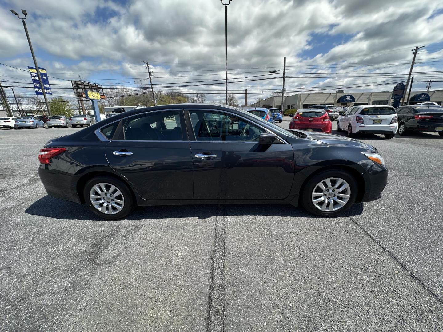 2016 GRAY Nissan Altima 2.5 SL (1N4AL3APXGC) with an 2.5L L4 DOHC 16V engine, CVT transmission, located at 1254 Manheim Pike, Lancaster, PA, 17601, (717) 393-9133, 40.062870, -76.323273 - Photo#3