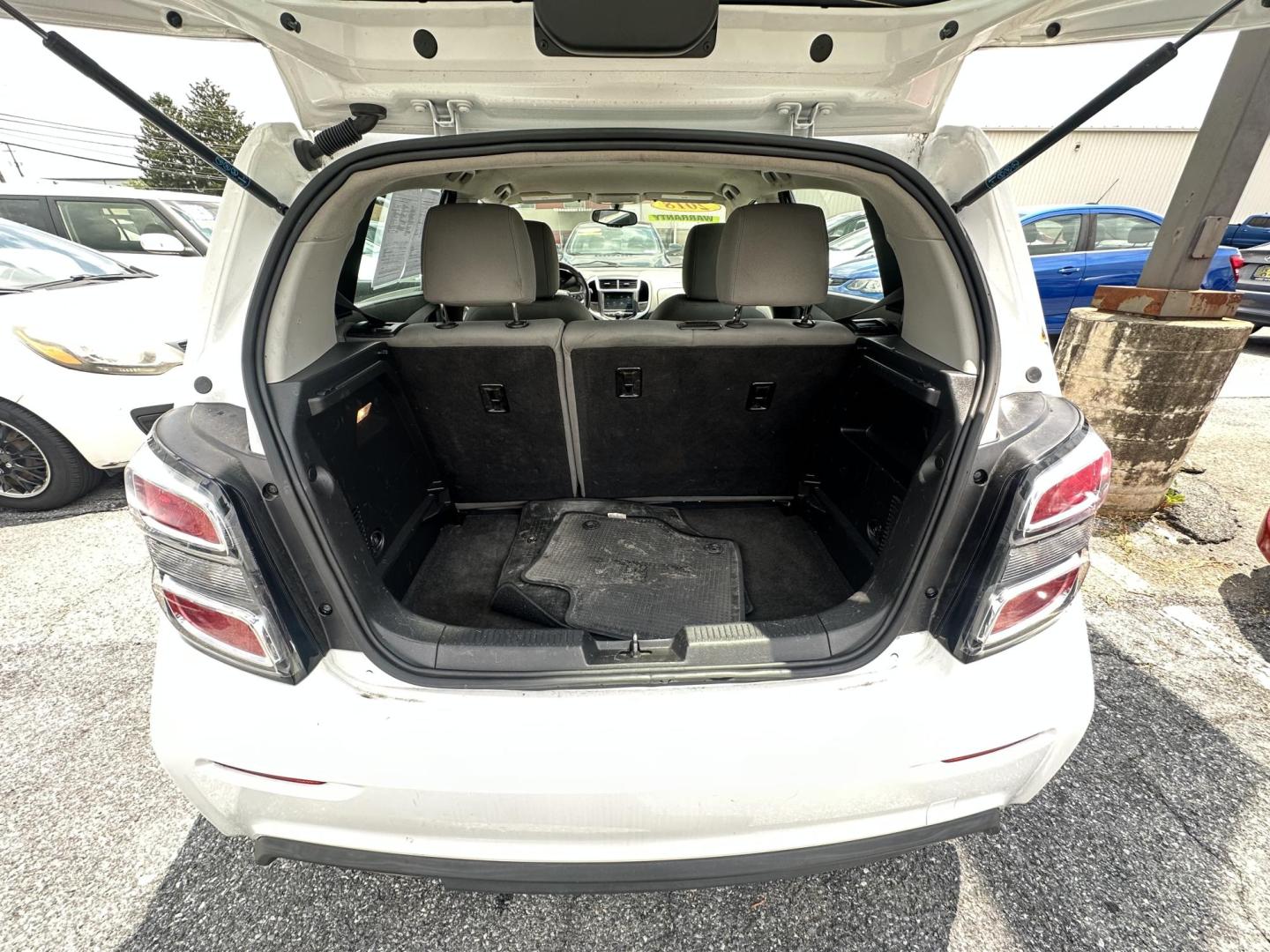 2018 WHITE Chevrolet Sonic FL Auto Hatchback (1G1JG6SG0J4) with an 1.8L L4 DOHC 24V engine, 6A transmission, located at 1254 Manheim Pike, Lancaster, PA, 17601, (717) 393-9133, 40.062870, -76.323273 - Photo#12