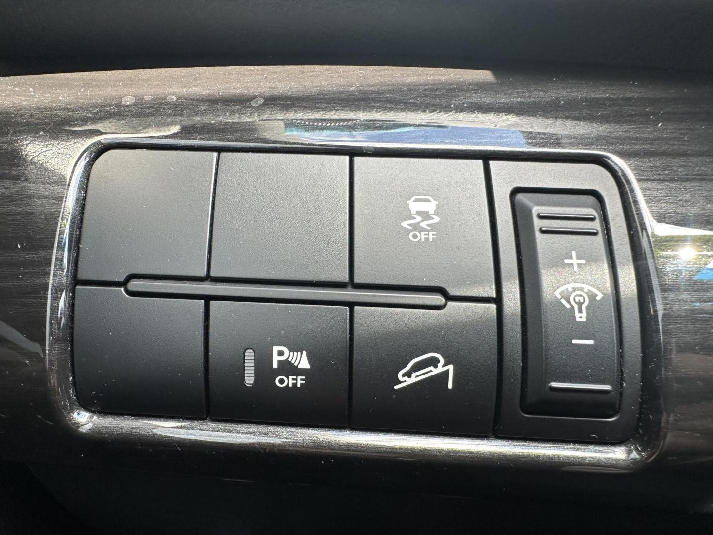 2013 SILVER Kia Sorento LX 2WD (5XYKT3A68DG) with an 2.4L L4 DOHC 16V engine, 6-Speed Automatic transmission, located at 1254 Manheim Pike, Lancaster, PA, 17601, (717) 393-9133, 40.062870, -76.323273 - Photo#18