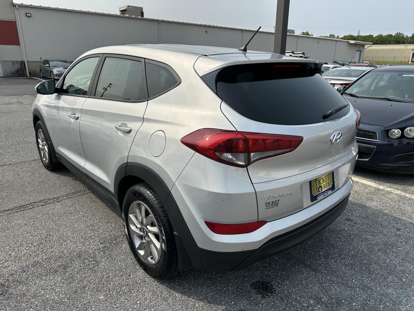 2018 SILVER Hyundai Tucson SE AWD (KM8J2CA42JU) with an 2.0L L4 DOHC 16V engine, 6A transmission, located at 1254 Manheim Pike, Lancaster, PA, 17601, (717) 393-9133, 40.062870, -76.323273 - Photo#4