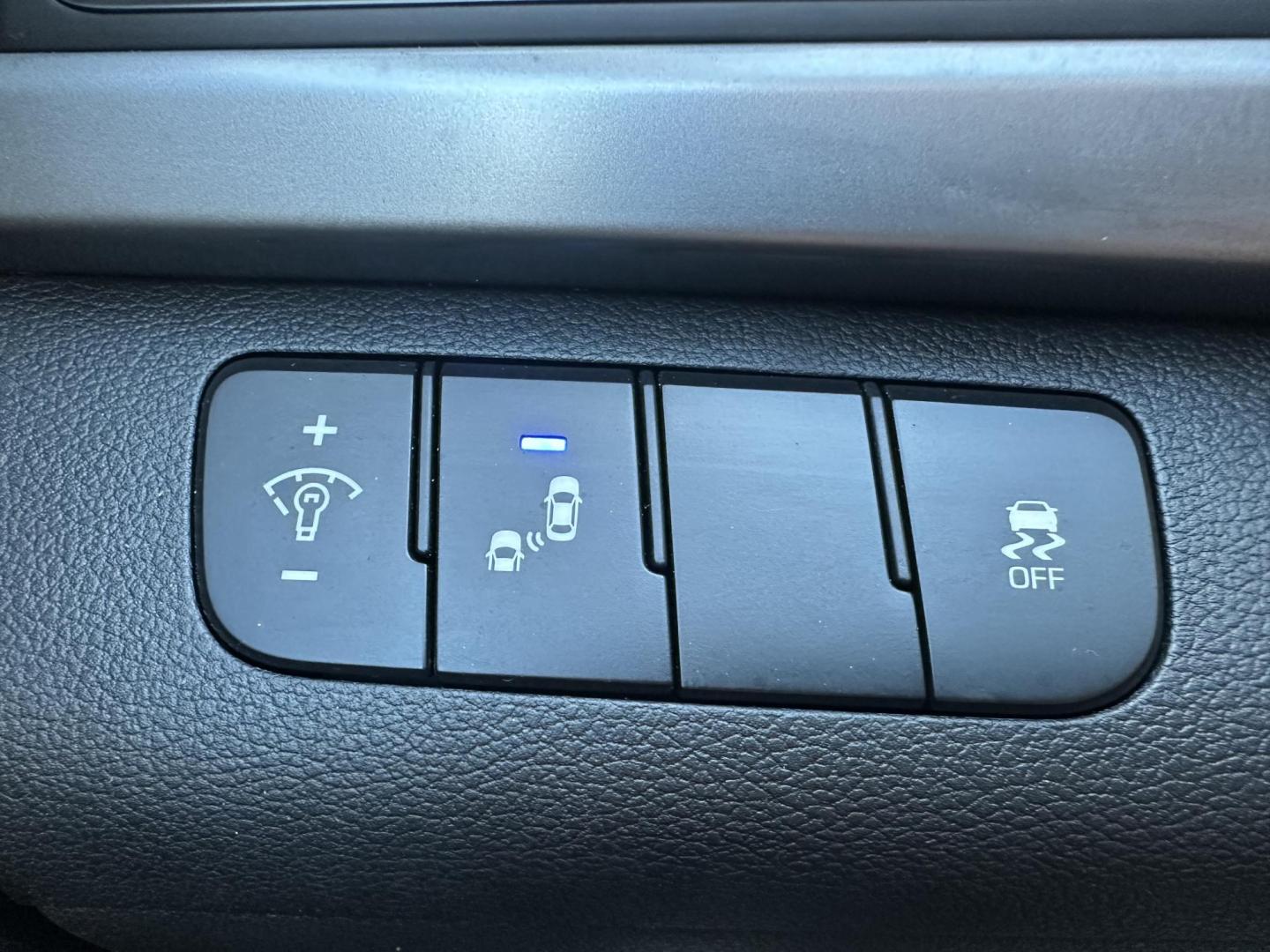 2017 SILVER Hyundai Elantra Limited (5NPD84LFXHH) with an 1.8L L4 DOHC 16V engine, 6A transmission, located at 1254 Manheim Pike, Lancaster, PA, 17601, (717) 393-9133, 40.062870, -76.323273 - Photo#13