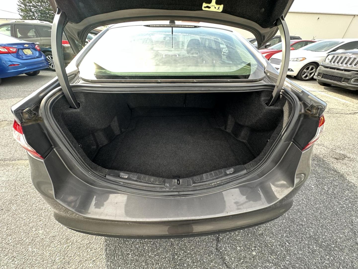 2013 GRAY Ford Fusion SE (3FA6P0H75DR) with an 2.5L L4 DOHC 16V engine, located at 1254 Manheim Pike, Lancaster, PA, 17601, (717) 393-9133, 40.062870, -76.323273- Photo#12