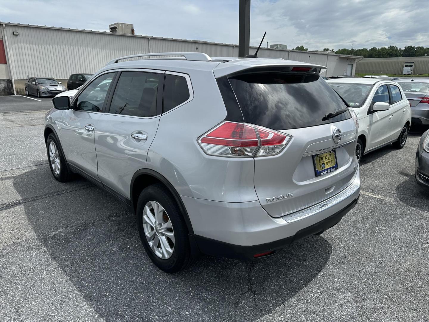 2015 SILVER Nissan Rogue S AWD (KNMAT2MV6FP) with an 2.5L L4 DOHC 16V engine, Continuously Variable Transmission transmission, located at 1254 Manheim Pike, Lancaster, PA, 17601, (717) 393-9133, 40.062870, -76.323273 - Photo#6