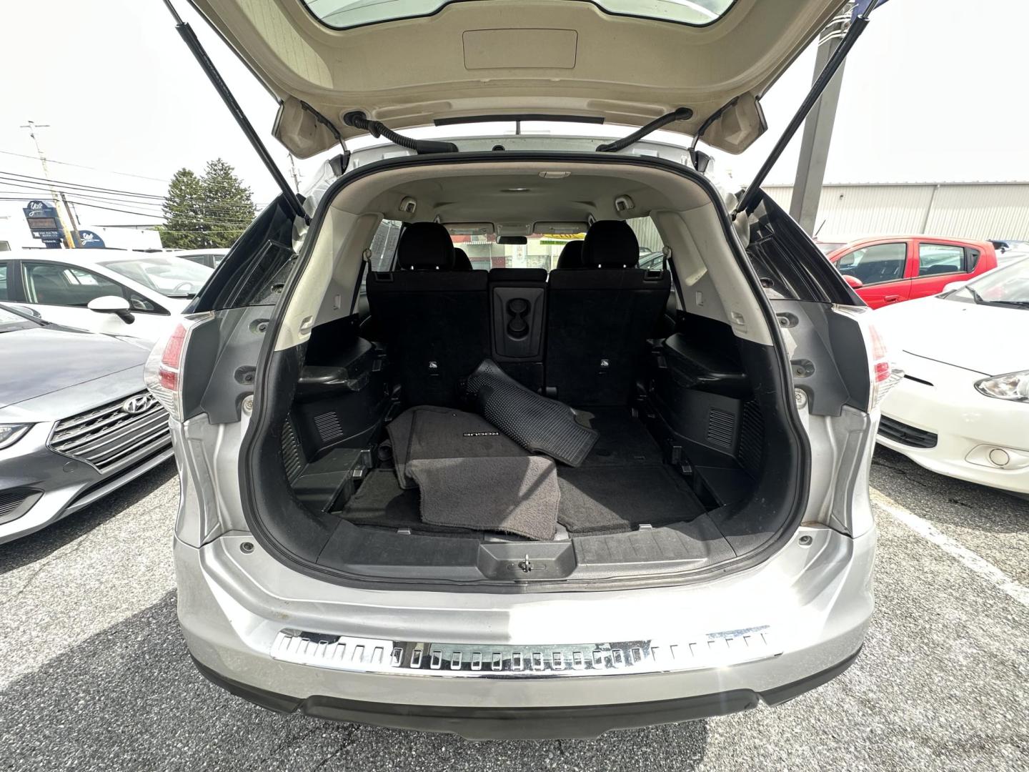 2015 SILVER Nissan Rogue S AWD (KNMAT2MV6FP) with an 2.5L L4 DOHC 16V engine, Continuously Variable Transmission transmission, located at 1254 Manheim Pike, Lancaster, PA, 17601, (717) 393-9133, 40.062870, -76.323273 - Photo#8