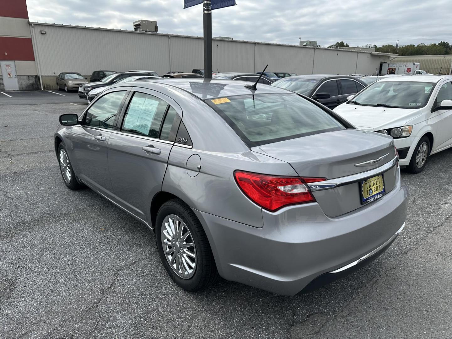 2013 GRAY Chrysler 200 LX (1C3CCBAB9DN) with an 2.4L L4 DOHC 16V engine, 6-Speed Automatic transmission, located at 1254 Manheim Pike, Lancaster, PA, 17601, (717) 393-9133, 40.062870, -76.323273 - Photo#4