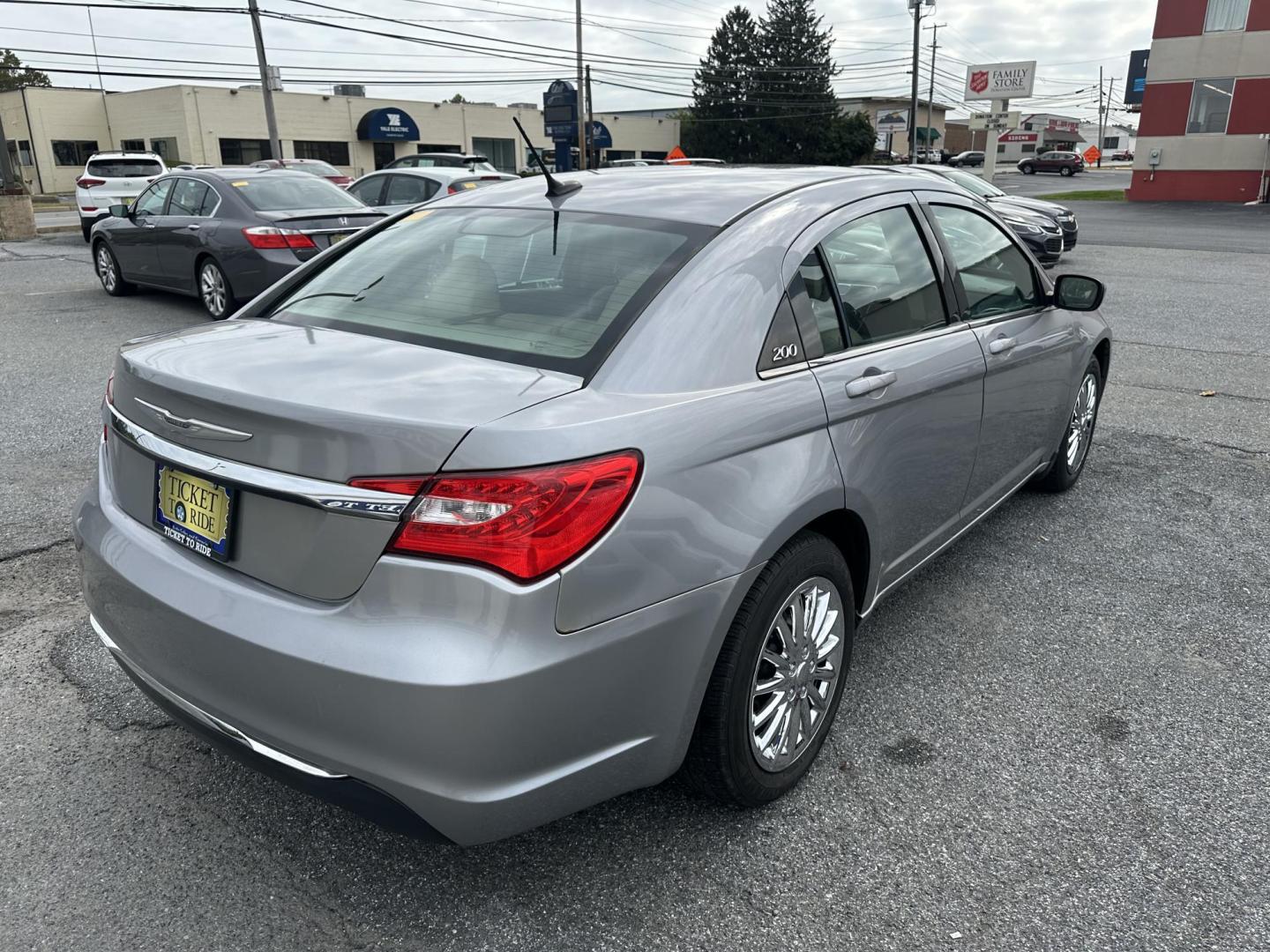 2013 GRAY Chrysler 200 LX (1C3CCBAB9DN) with an 2.4L L4 DOHC 16V engine, 6-Speed Automatic transmission, located at 1254 Manheim Pike, Lancaster, PA, 17601, (717) 393-9133, 40.062870, -76.323273 - Photo#6