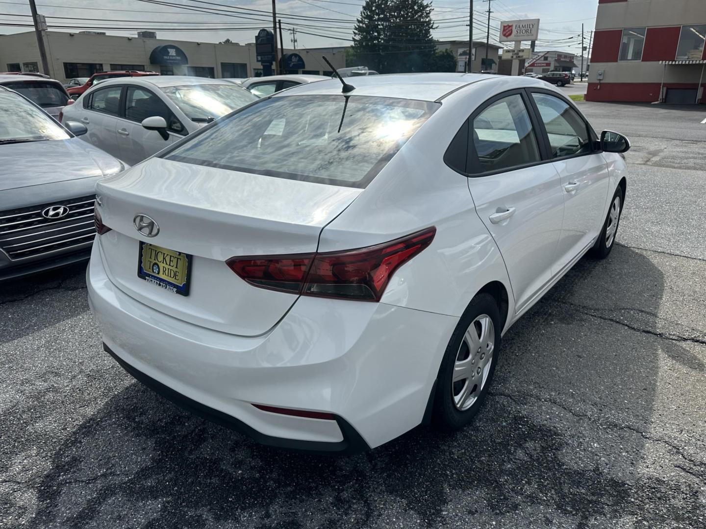 2018 WHITE Hyundai Accent SEL 4-Door 6A (3KPC24A34JE) with an 1.6L L4 DOHC 16V engine, 6A transmission, located at 1254 Manheim Pike, Lancaster, PA, 17601, (717) 393-9133, 40.062870, -76.323273 - Photo#4