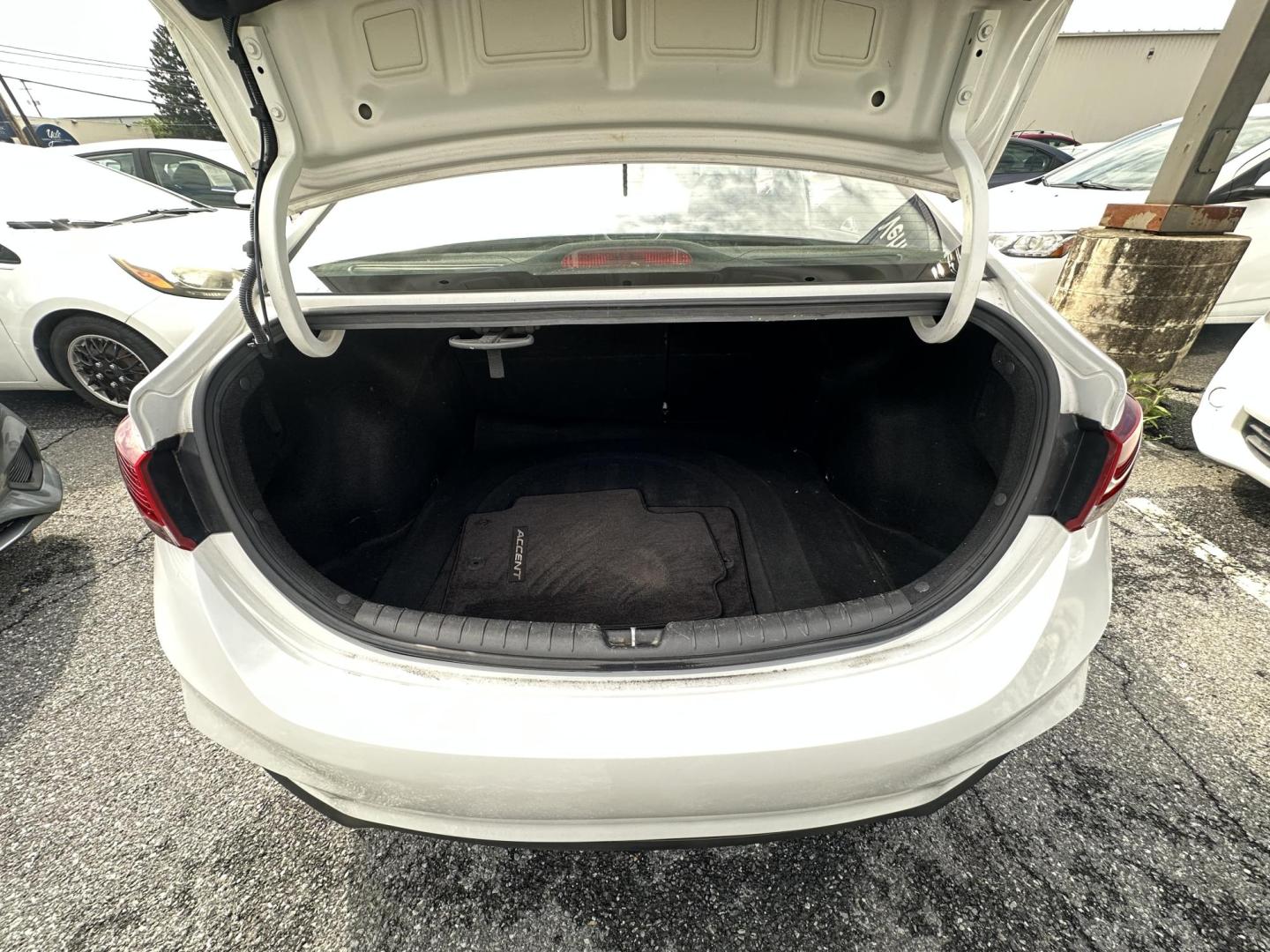 2018 WHITE Hyundai Accent SEL 4-Door 6A (3KPC24A34JE) with an 1.6L L4 DOHC 16V engine, 6A transmission, located at 1254 Manheim Pike, Lancaster, PA, 17601, (717) 393-9133, 40.062870, -76.323273 - Photo#8