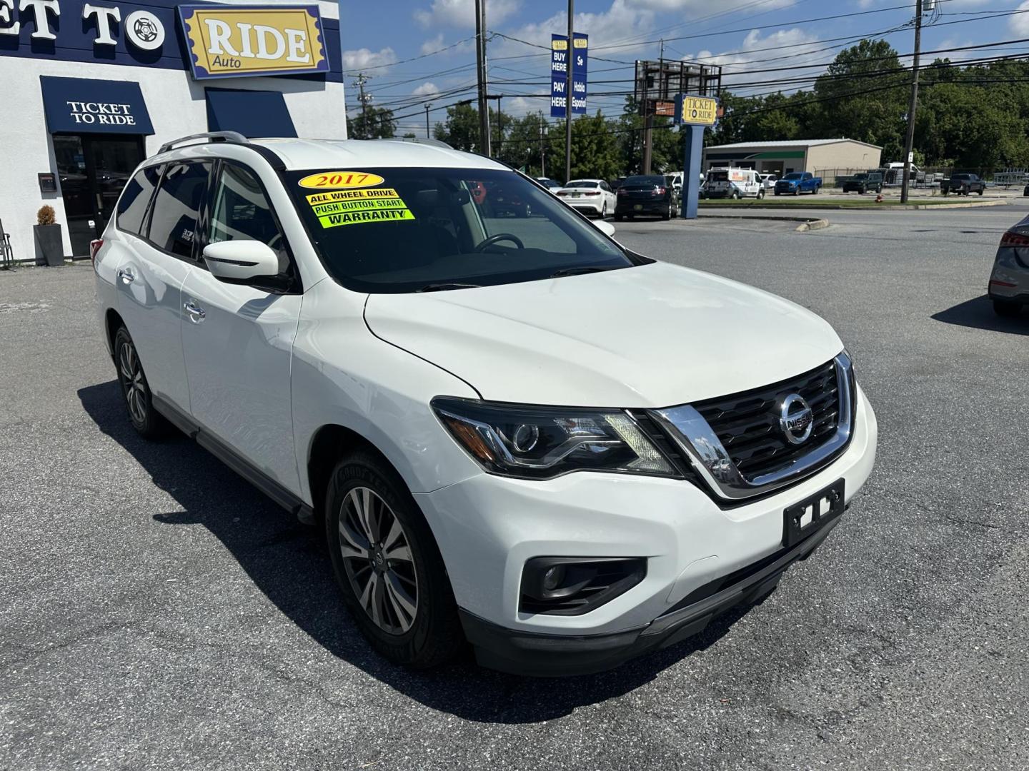 2017 WHITE Nissan Pathfinder Platinum 4WD (5N1DR2MM4HC) with an 3.5L V6 DOHC 24V engine, CVT transmission, located at 1254 Manheim Pike, Lancaster, PA, 17601, (717) 393-9133, 40.062870, -76.323273 - Photo#2