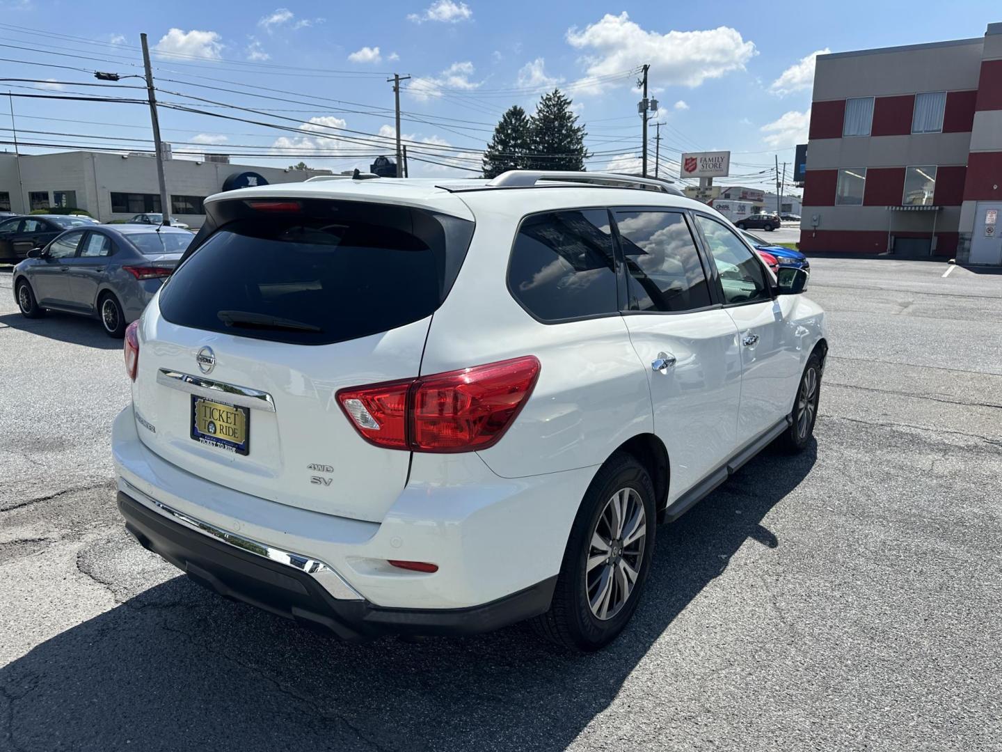 2017 WHITE Nissan Pathfinder Platinum 4WD (5N1DR2MM4HC) with an 3.5L V6 DOHC 24V engine, CVT transmission, located at 1254 Manheim Pike, Lancaster, PA, 17601, (717) 393-9133, 40.062870, -76.323273 - Photo#6