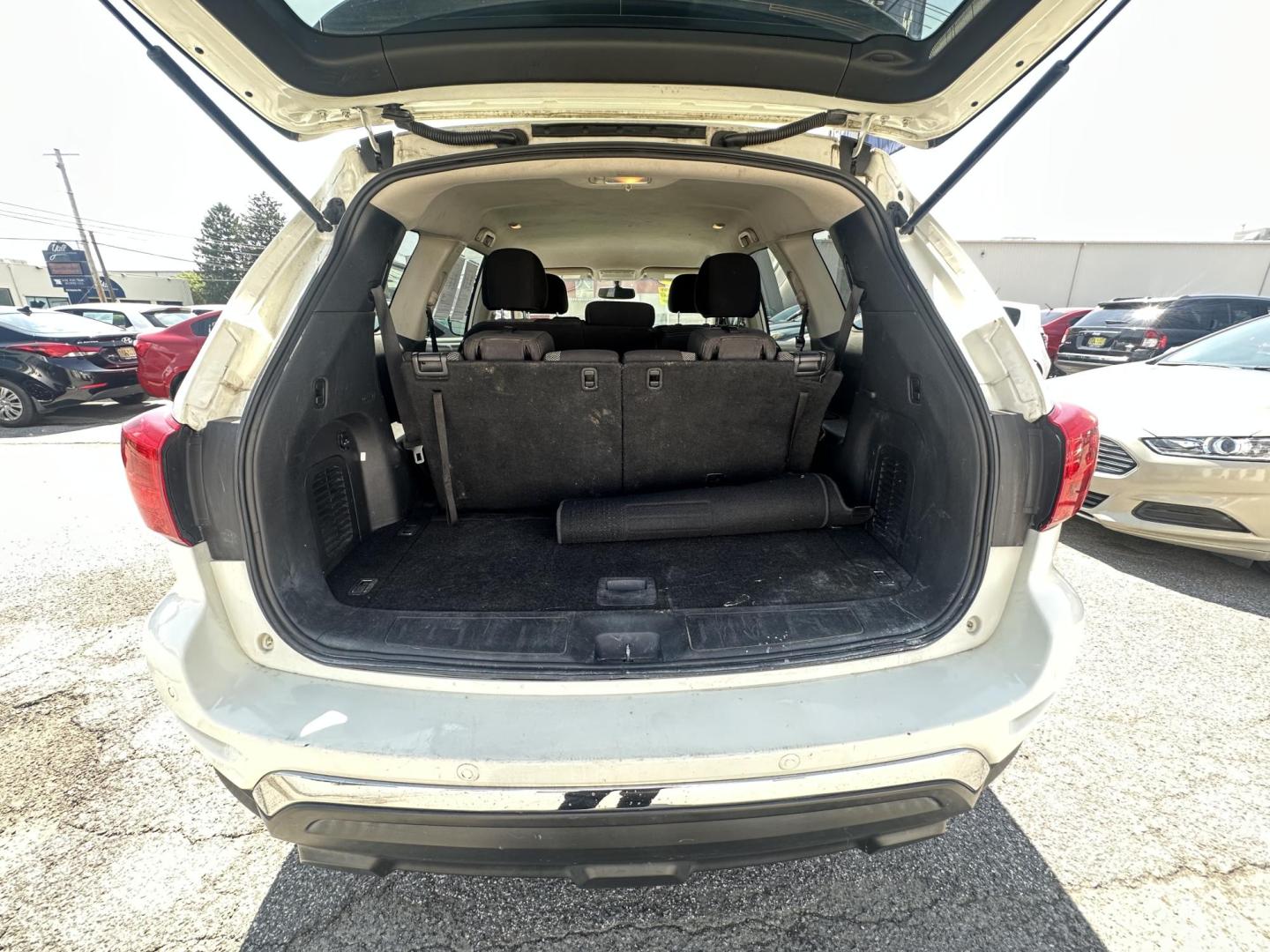 2017 WHITE Nissan Pathfinder Platinum 4WD (5N1DR2MM4HC) with an 3.5L V6 DOHC 24V engine, CVT transmission, located at 1254 Manheim Pike, Lancaster, PA, 17601, (717) 393-9133, 40.062870, -76.323273 - Photo#10