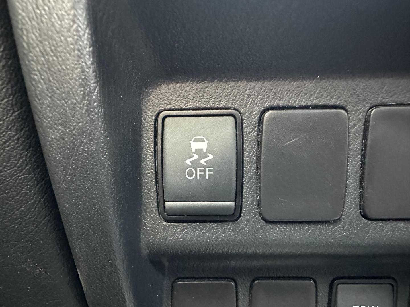2017 WHITE Nissan Pathfinder Platinum 4WD (5N1DR2MM4HC) with an 3.5L V6 DOHC 24V engine, CVT transmission, located at 1254 Manheim Pike, Lancaster, PA, 17601, (717) 393-9133, 40.062870, -76.323273 - Photo#18
