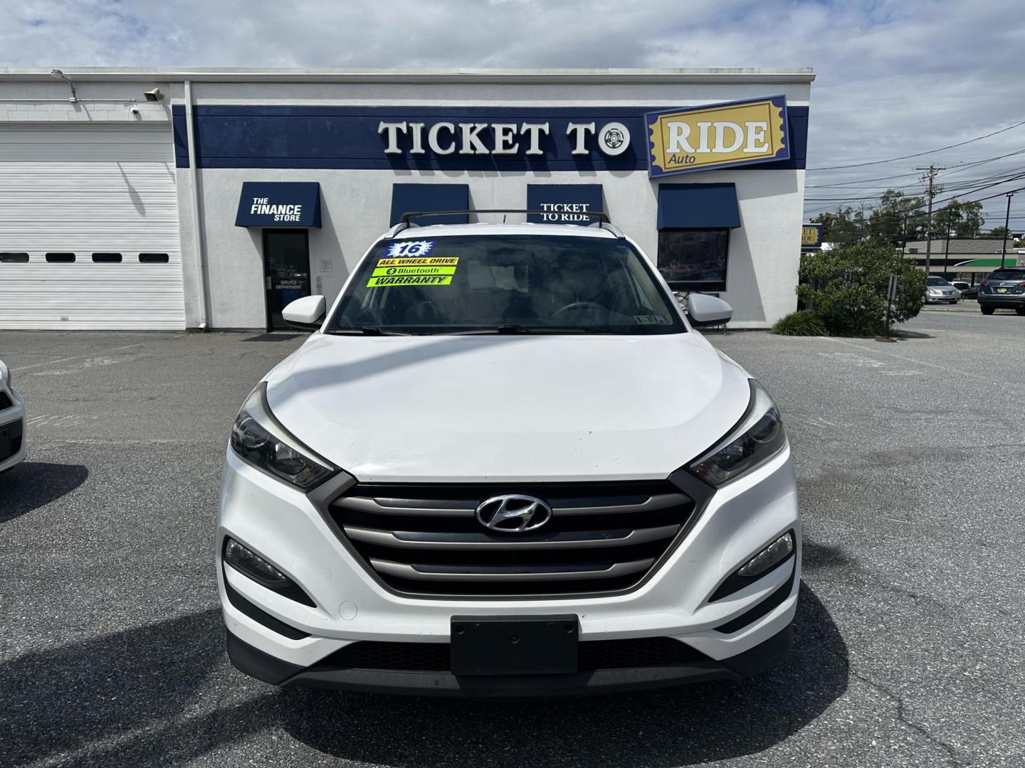 2016 WHITE Hyundai Tucson SE w/Preferred Package AWD (KM8J3CA41GU) with an 2.0L L4 DOHC 16V engine, 6A transmission, located at 1254 Manheim Pike, Lancaster, PA, 17601, (717) 393-9133, 40.062870, -76.323273 - Photo#1