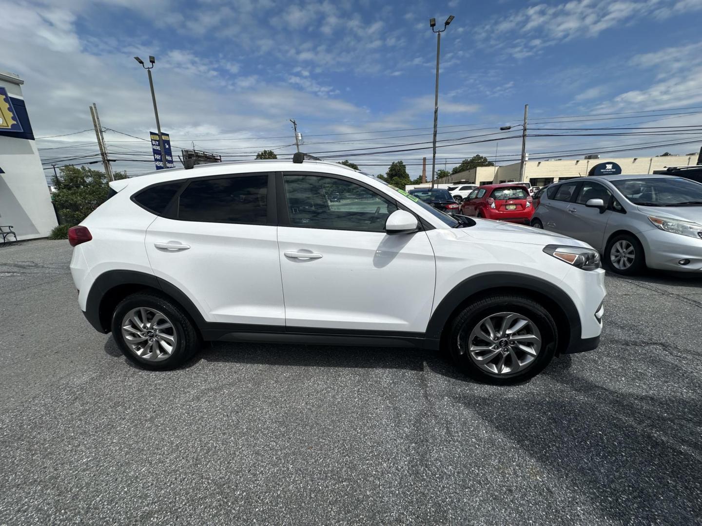 2016 WHITE Hyundai Tucson SE w/Preferred Package AWD (KM8J3CA41GU) with an 2.0L L4 DOHC 16V engine, 6A transmission, located at 1254 Manheim Pike, Lancaster, PA, 17601, (717) 393-9133, 40.062870, -76.323273 - Photo#3