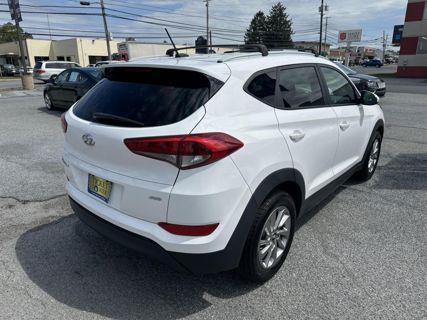 2016 WHITE Hyundai Tucson SE w/Preferred Package AWD (KM8J3CA41GU) with an 2.0L L4 DOHC 16V engine, 6A transmission, located at 1254 Manheim Pike, Lancaster, PA, 17601, (717) 393-9133, 40.062870, -76.323273 - Photo#4