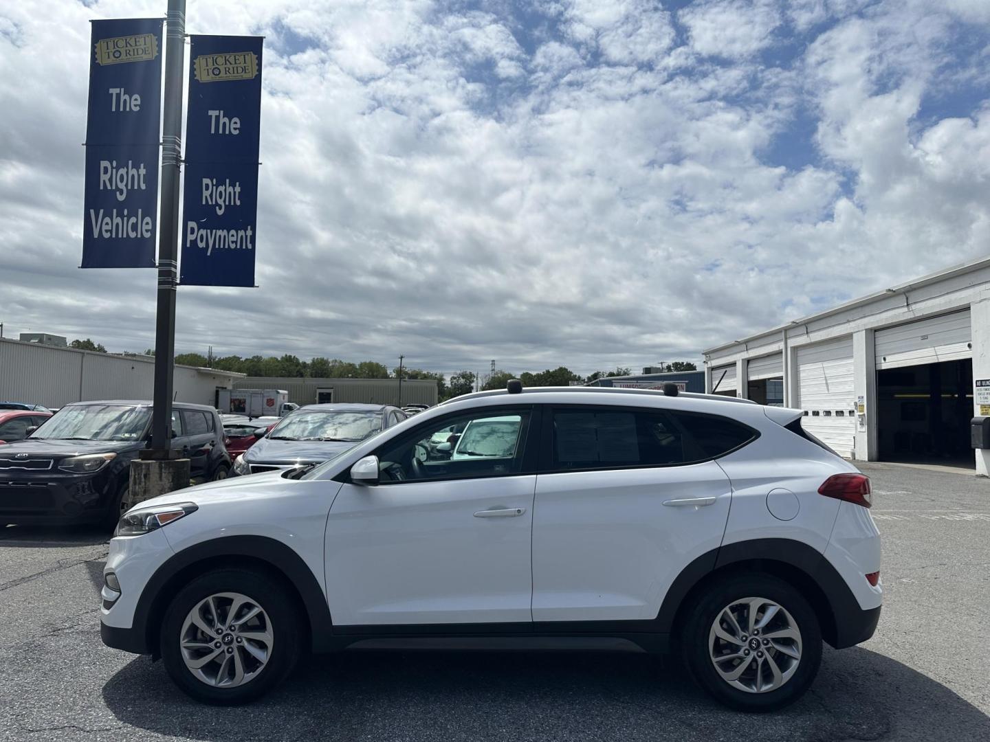 2016 WHITE Hyundai Tucson SE w/Preferred Package AWD (KM8J3CA41GU) with an 2.0L L4 DOHC 16V engine, 6A transmission, located at 1254 Manheim Pike, Lancaster, PA, 17601, (717) 393-9133, 40.062870, -76.323273 - Photo#5