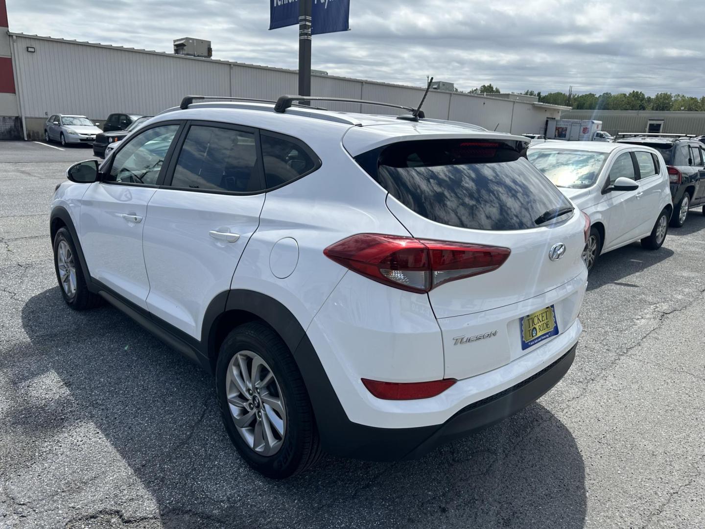 2016 WHITE Hyundai Tucson SE w/Preferred Package AWD (KM8J3CA41GU) with an 2.0L L4 DOHC 16V engine, 6A transmission, located at 1254 Manheim Pike, Lancaster, PA, 17601, (717) 393-9133, 40.062870, -76.323273 - Photo#6