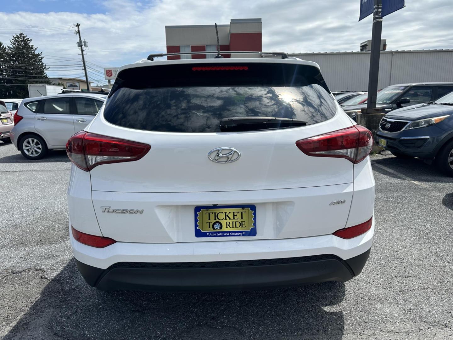 2016 WHITE Hyundai Tucson SE w/Preferred Package AWD (KM8J3CA41GU) with an 2.0L L4 DOHC 16V engine, 6A transmission, located at 1254 Manheim Pike, Lancaster, PA, 17601, (717) 393-9133, 40.062870, -76.323273 - Photo#7