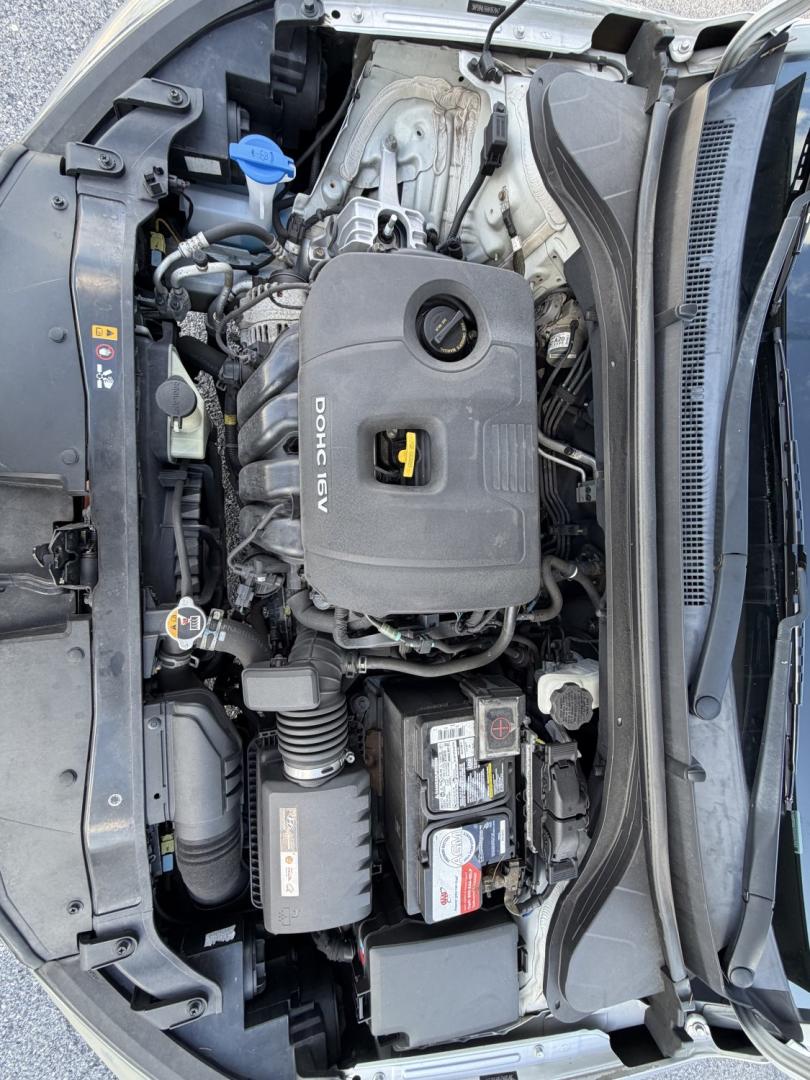 2017 SILVER Hyundai Elantra Limited (5NPD84LF6HH) with an 2.0L L4 DOHC 16V engine, 6A transmission, located at 1254 Manheim Pike, Lancaster, PA, 17601, (717) 393-9133, 40.062870, -76.323273- Photo#20