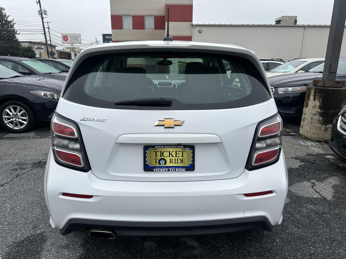 2018 WHITE Chevrolet Sonic FL Auto Hatchback (1G1JG6SG6J4) with an 1.8L L4 DOHC 24V engine, 6A transmission, located at 1254 Manheim Pike, Lancaster, PA, 17601, (717) 393-9133, 40.062870, -76.323273 - Photo#5