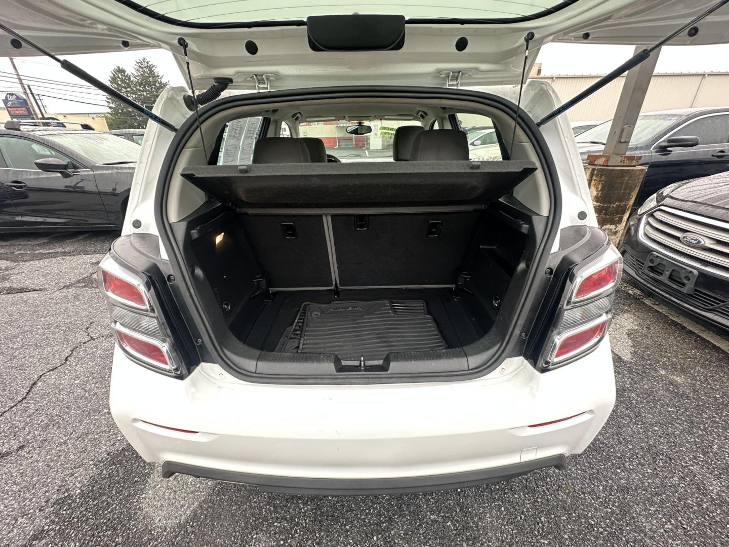 2018 WHITE Chevrolet Sonic FL Auto Hatchback (1G1JG6SG6J4) with an 1.8L L4 DOHC 24V engine, 6A transmission, located at 1254 Manheim Pike, Lancaster, PA, 17601, (717) 393-9133, 40.062870, -76.323273 - Photo#10