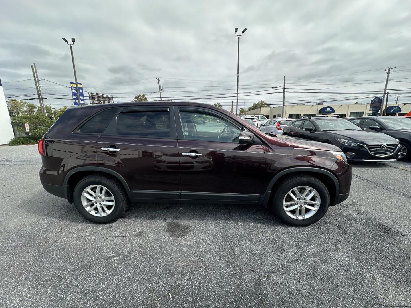 2014 BURGUNDY Kia Sorento LX 2WD (5XYKT3A60EG) with an 2.4L L4 DOHC 16V engine, 6-Speed Automatic transmission, located at 1254 Manheim Pike, Lancaster, PA, 17601, (717) 393-9133, 40.062870, -76.323273 - Photo#3