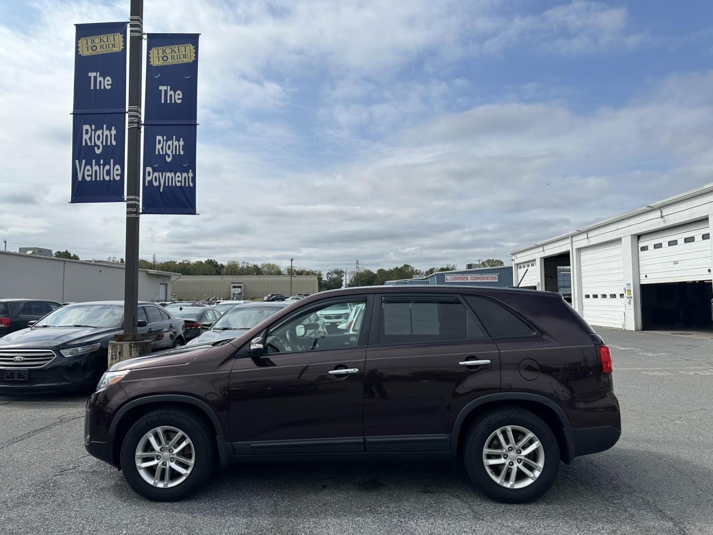 2014 BURGUNDY Kia Sorento LX 2WD (5XYKT3A60EG) with an 2.4L L4 DOHC 16V engine, 6-Speed Automatic transmission, located at 1254 Manheim Pike, Lancaster, PA, 17601, (717) 393-9133, 40.062870, -76.323273 - Photo#7