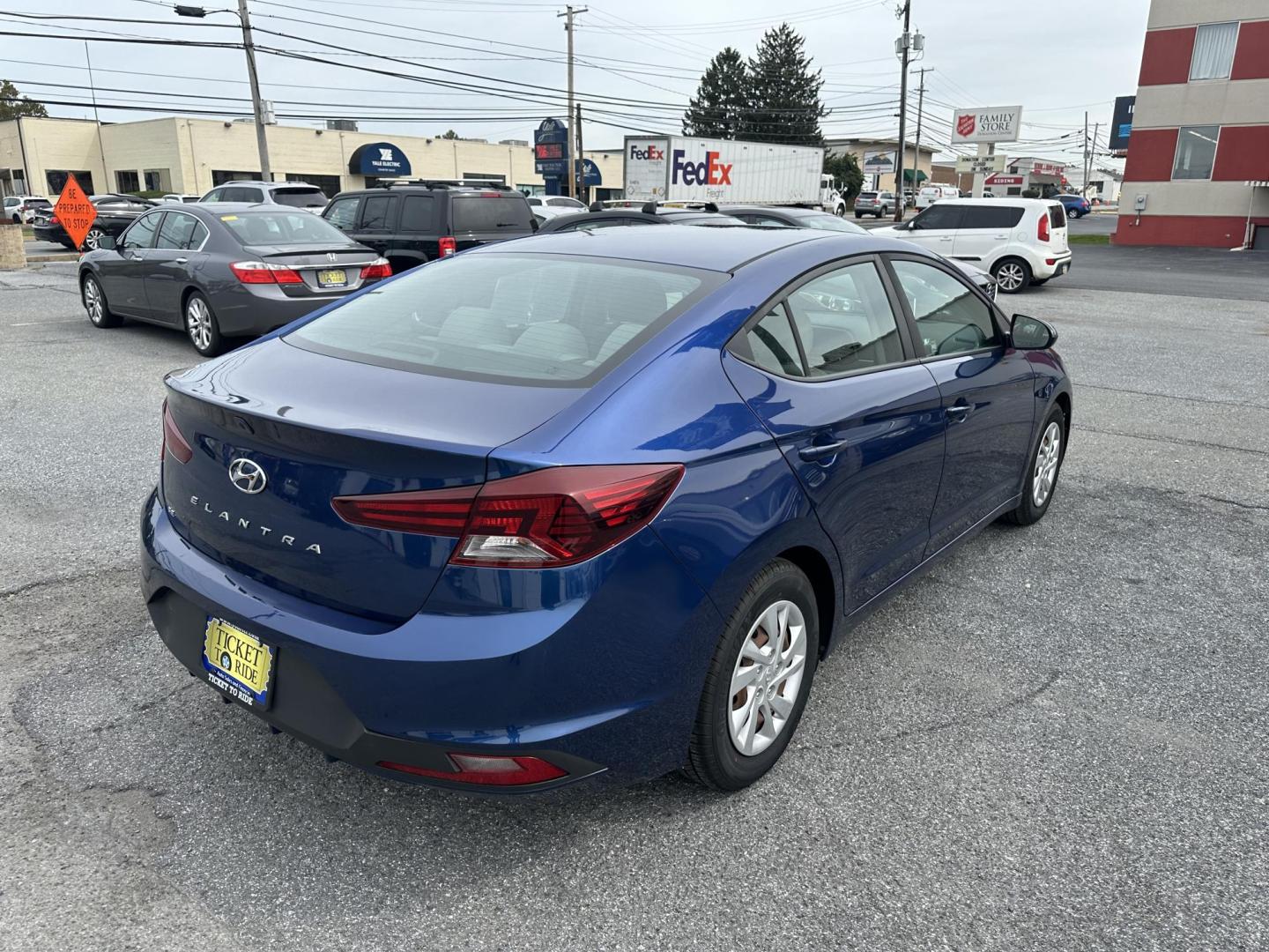 2019 BLUE Hyundai Elantra SE 6AT (5NPD74LF1KH) with an 1.8L L4 DOHC 16V engine, 6A transmission, located at 1254 Manheim Pike, Lancaster, PA, 17601, (717) 393-9133, 40.062870, -76.323273 - Photo#4
