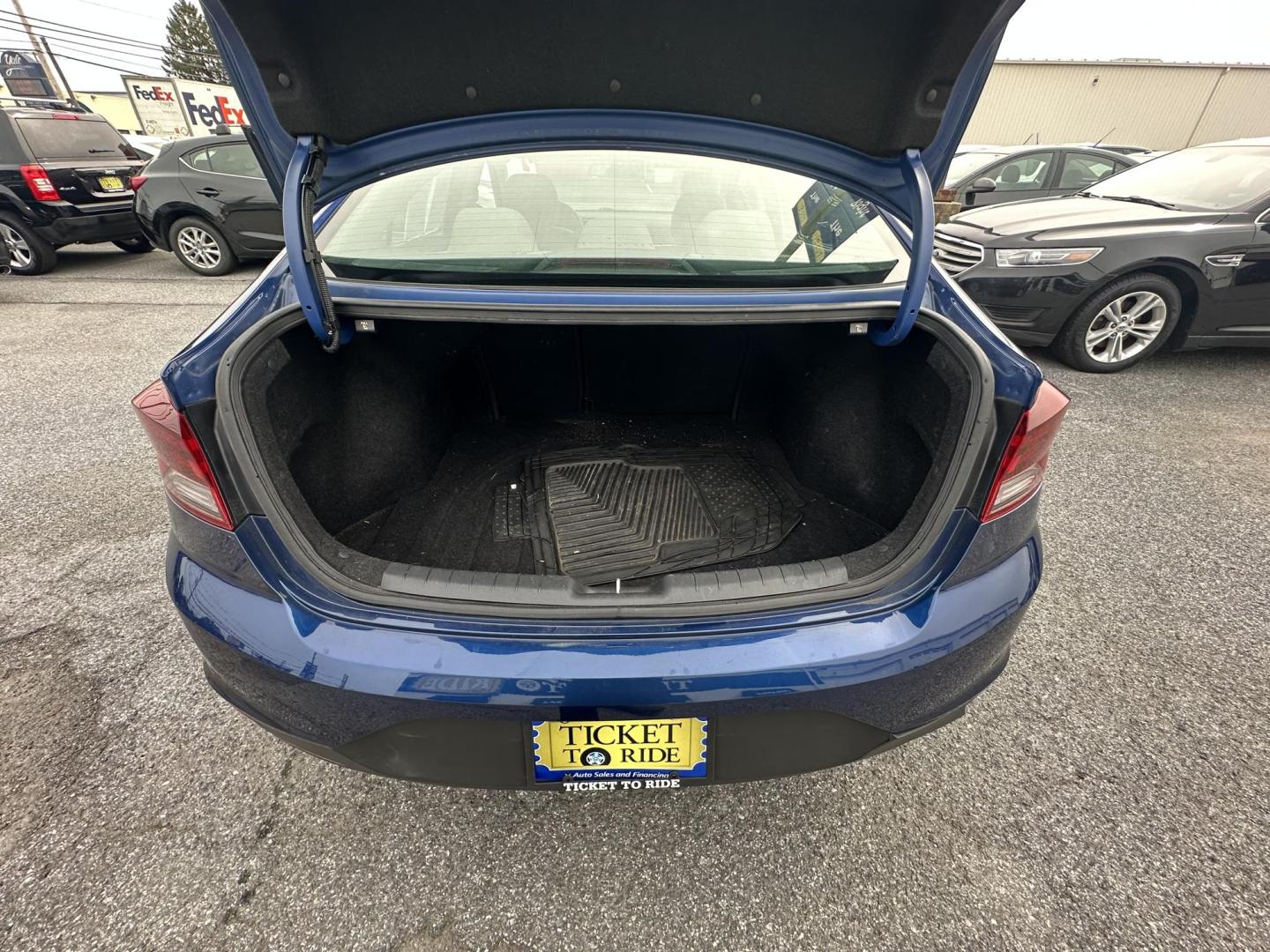 2019 BLUE Hyundai Elantra SE 6AT (5NPD74LF1KH) with an 1.8L L4 DOHC 16V engine, 6A transmission, located at 1254 Manheim Pike, Lancaster, PA, 17601, (717) 393-9133, 40.062870, -76.323273 - Photo#10